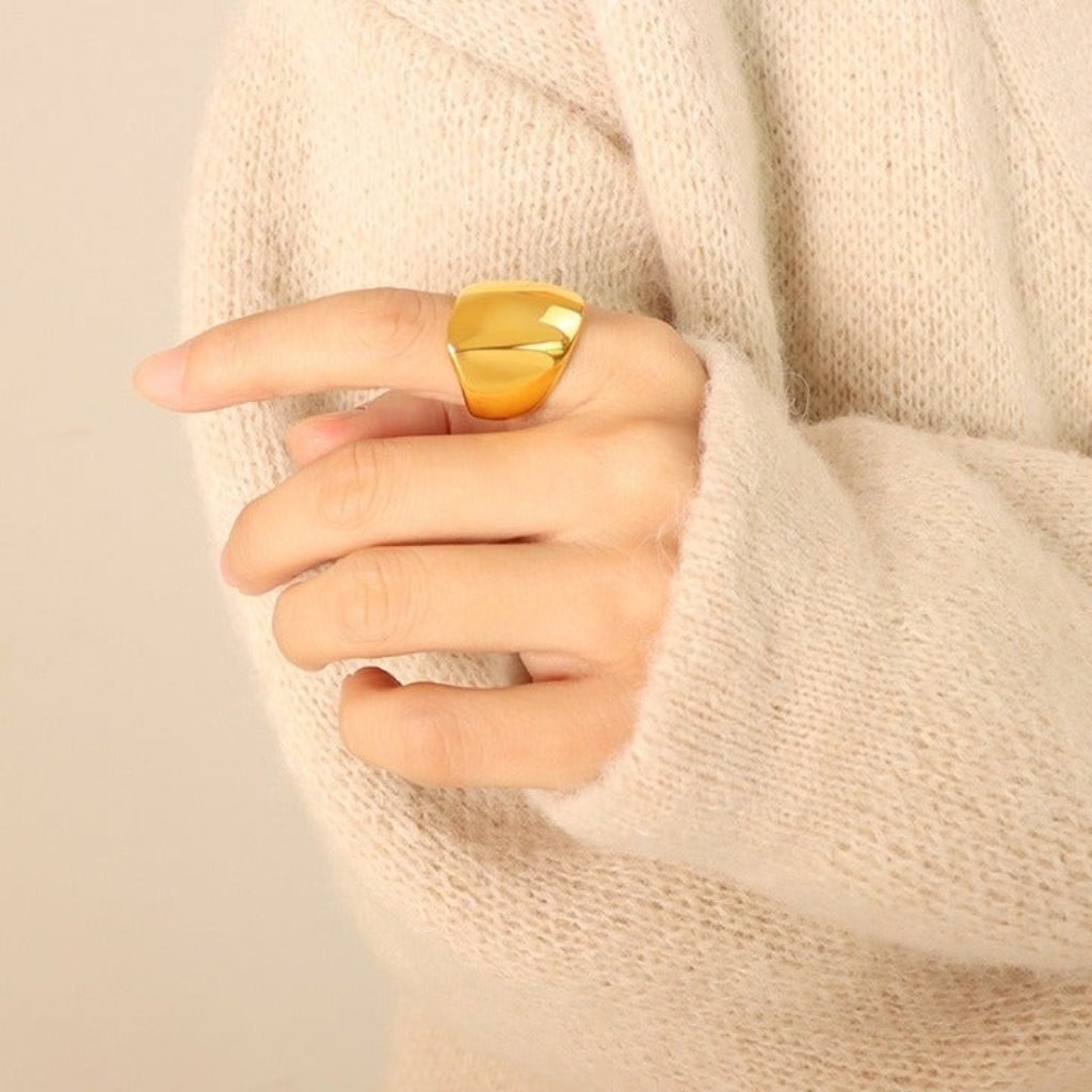 Asymmetrical Statement Ring
